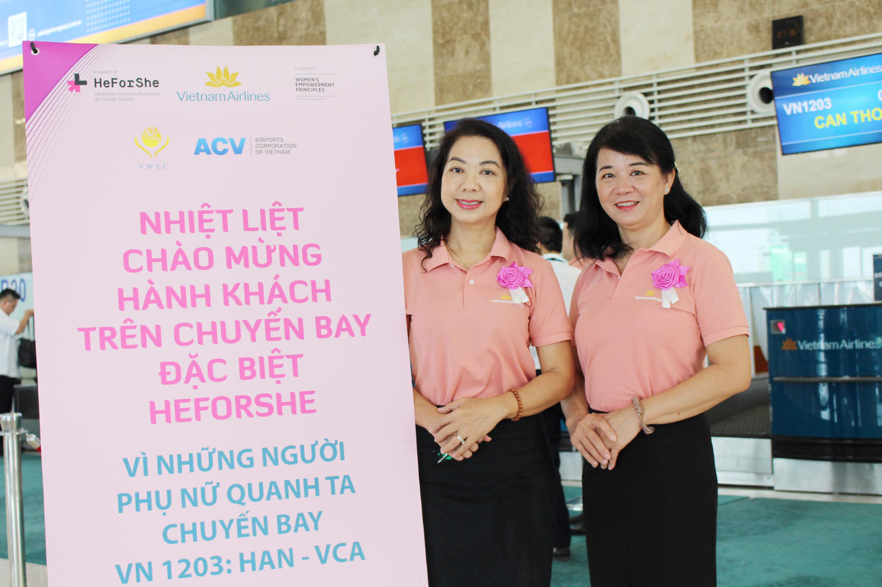 HeForShe - Bay trong màu hồng sẻ chia, cùng Vietnam Airlines hướng tới tháng bình đẳng giới