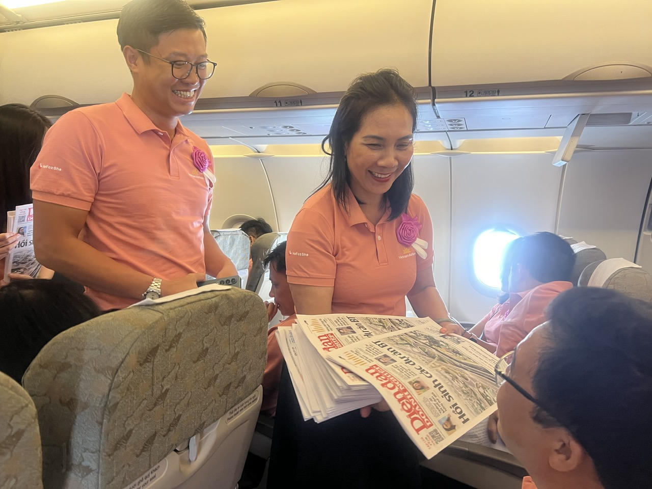 HeForShe - Bay trong màu hồng sẻ chia, cùng Vietnam Airlines hướng tới tháng bình đẳng giới