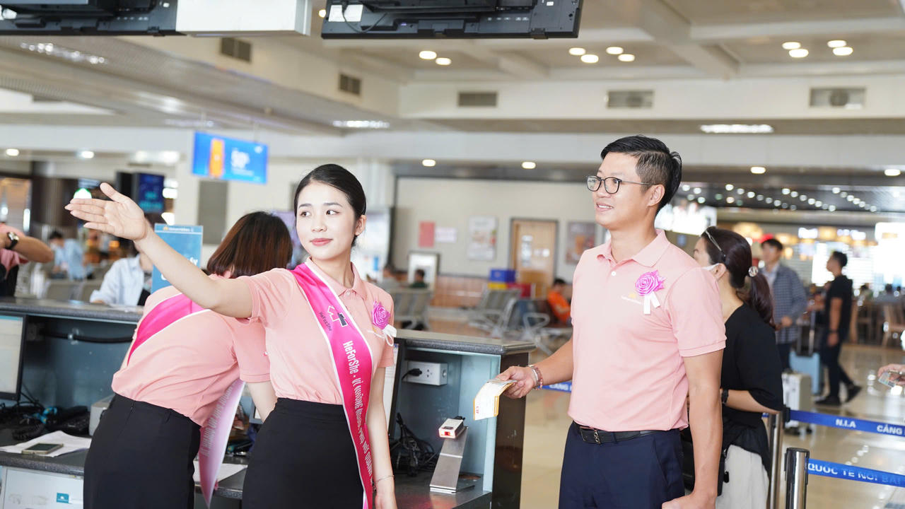 HeForShe - Bay trong màu hồng sẻ chia, cùng Vietnam Airlines hướng tới tháng bình đẳng giới