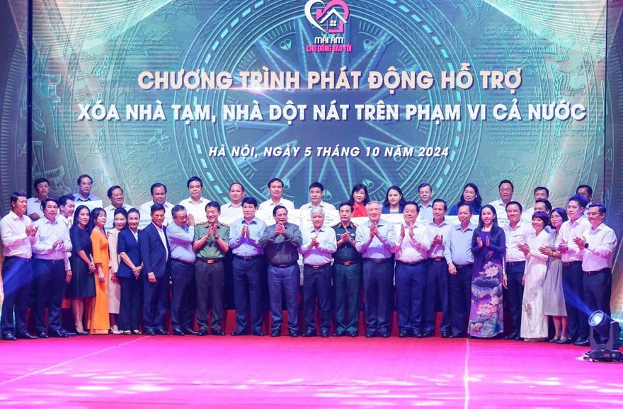Agribank ủng hộ 100 tỷ đồng hưởng ứng đợt thi đua cao điểm hoàn thành xóa nhà tạm, nhà dột nát trên cả nước