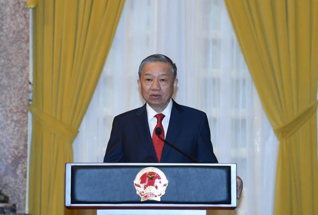 Tổng Bí thư, Chủ tịch nước Tô Lâm trao quyết định thăng quân hàm Đại tướng, Thượng tướng cho 3 đồng chí