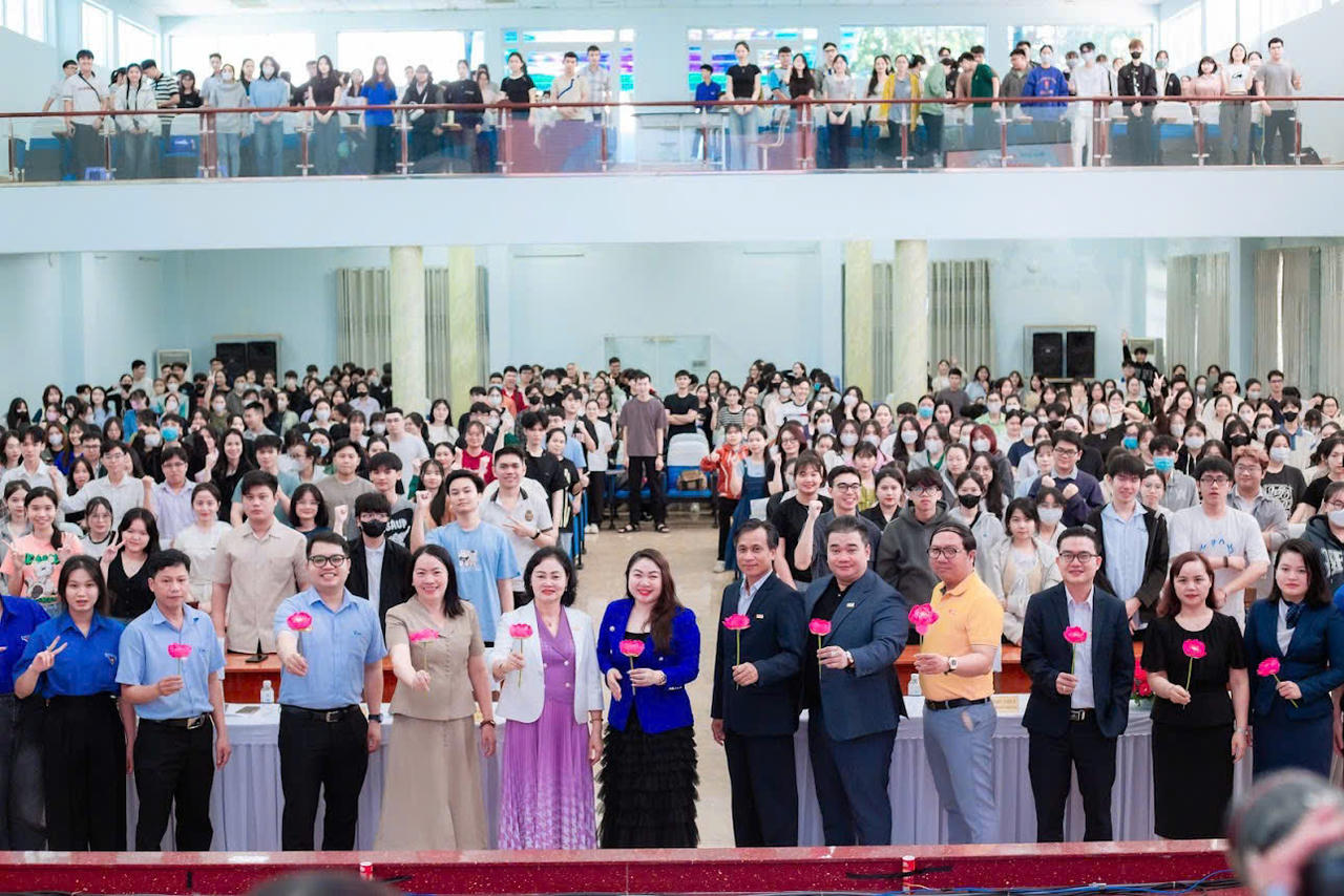 Ông Nguyễn Duy Khương: "Nữ doanh nhân đang có những bước tiến vượt bậc đáng khích lệ”