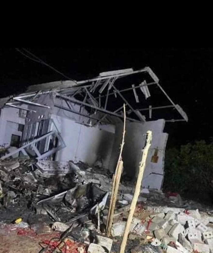 Nổ tung nóc nhà một gia đình ở Bắc Giang