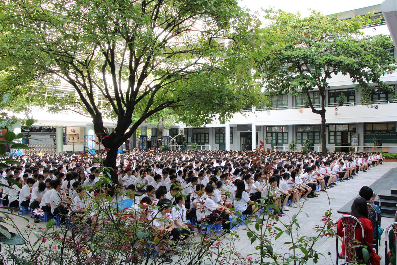 Thầy Hiệu trưởng viết thư ngỏ mong nhận 'bó hoa không héo' dịp 20/11