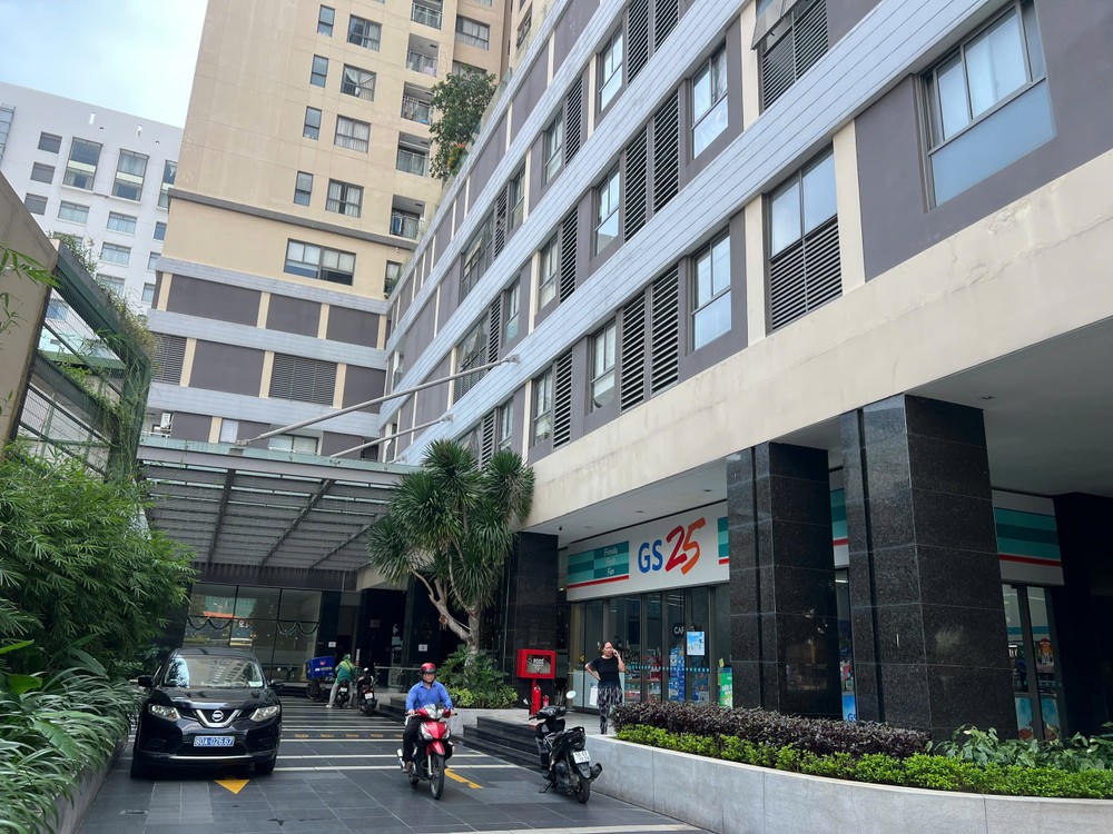 "Ô tô biển xanh" xuất hiện tại nơi ở và nơi làm việc của Viện Trưởng Viện Y Dược học dân tộc TP HCM