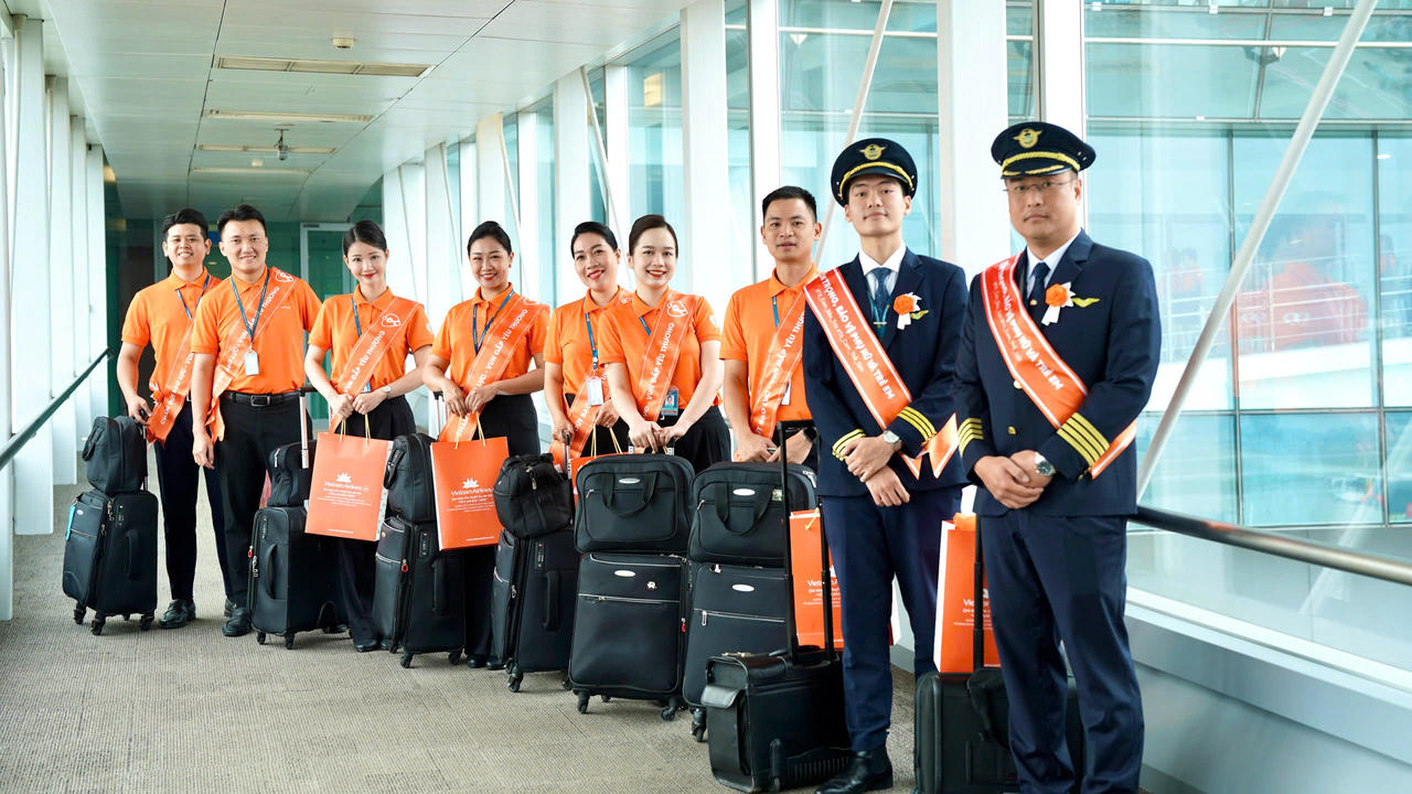 Vietnam Airlines sải cánh "Tô cam bầu trời" hành trình Hà Nội – Băng Cốc