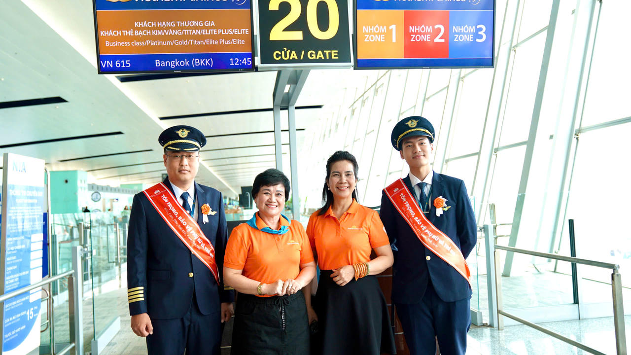Vietnam Airlines sải cánh "Tô cam bầu trời" hành trình Hà Nội – Băng Cốc
