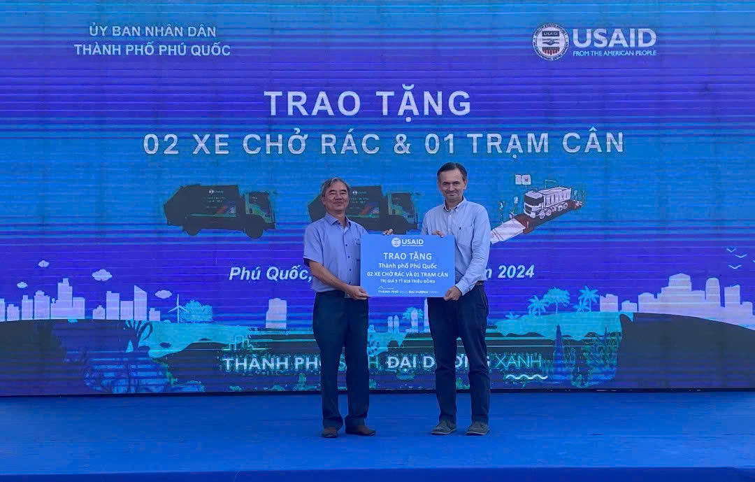 Phát động thực hiện thí điểm phân loại rác tại nguồn và hưởng ứng Ngày vì môi trường Phú Quốc 