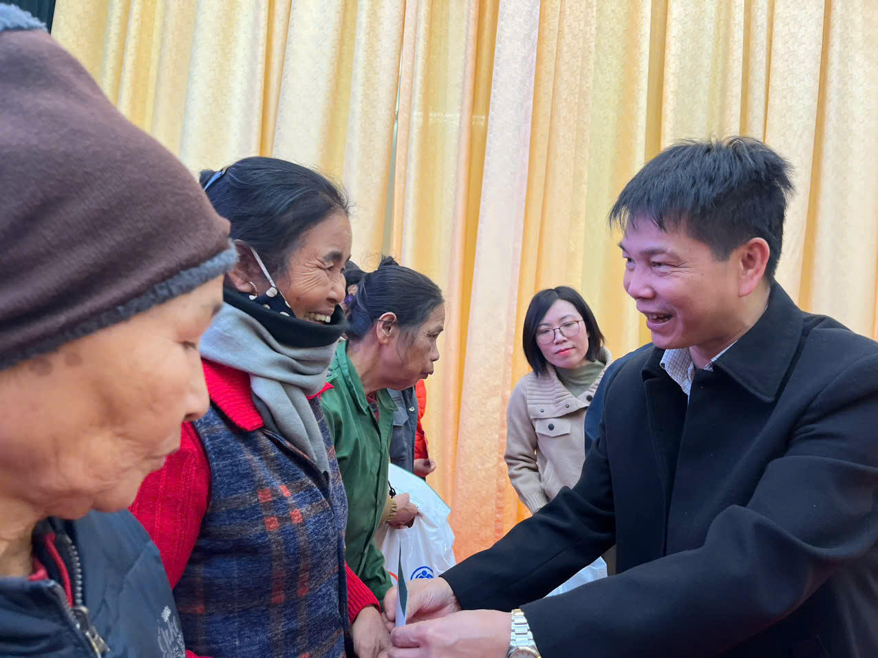 BIDV Chi nhánh Sở giao dịch 1 trao 600 suất quà tết cho người dân có hoàn cảnh đặc biệt khó khăn tại huyện Quảng Xương