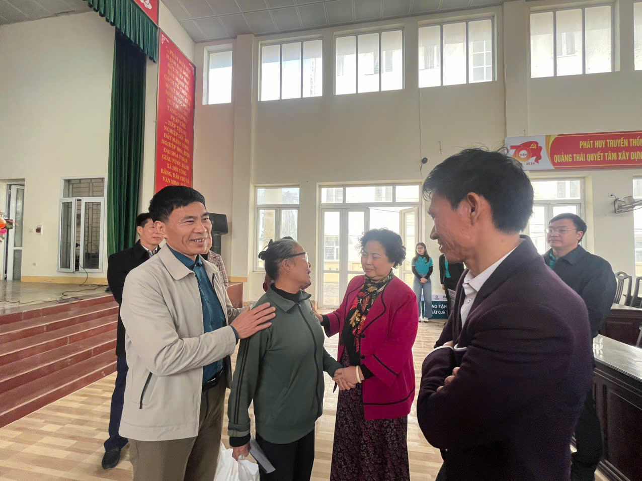 BIDV Chi nhánh Sở giao dịch 1 trao 600 suất quà tết cho người dân có hoàn cảnh đặc biệt khó khăn tại huyện Quảng Xương