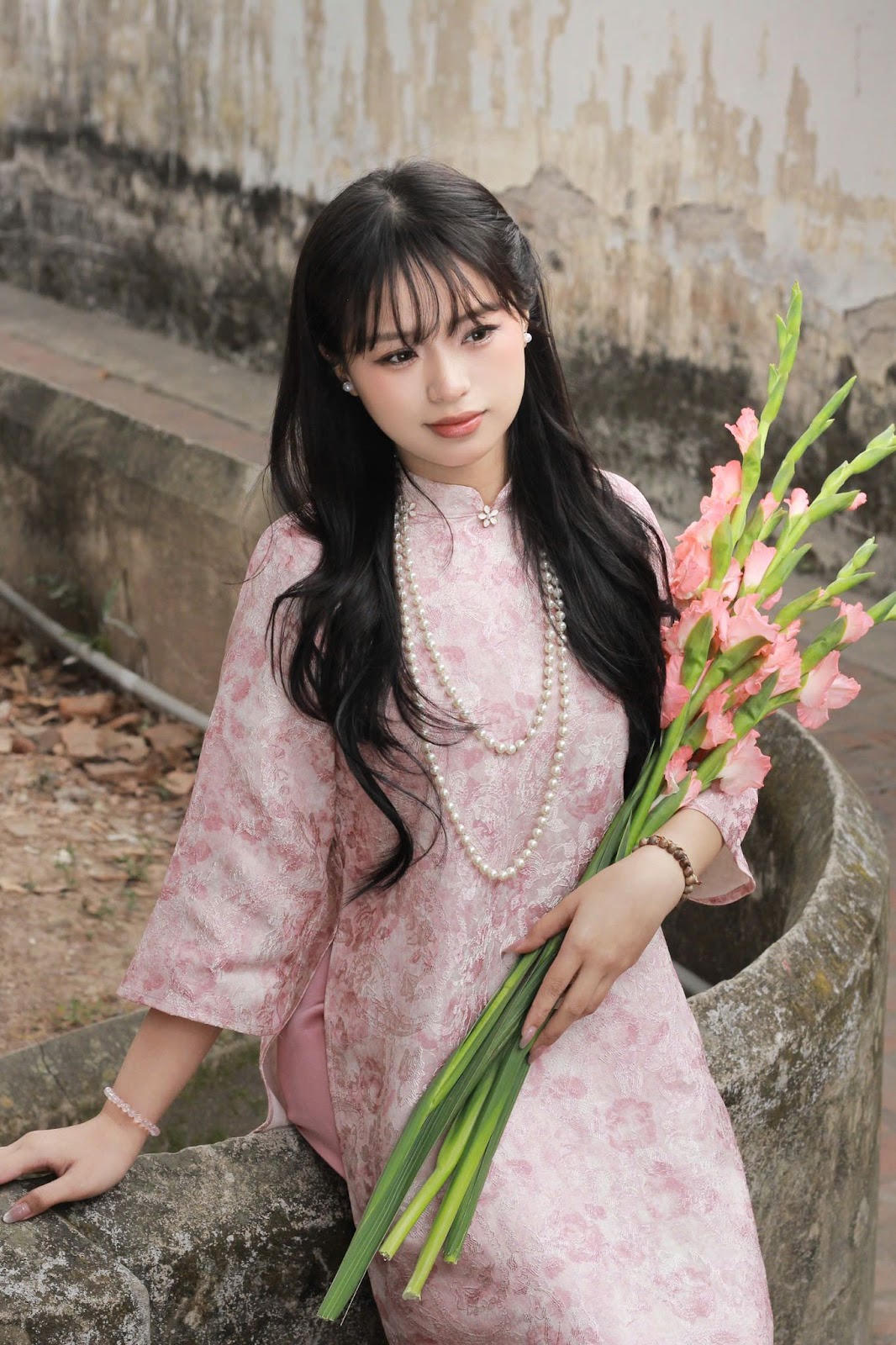 Áo dài: Chất liệu kể chuyện văn hóa của giới trẻ