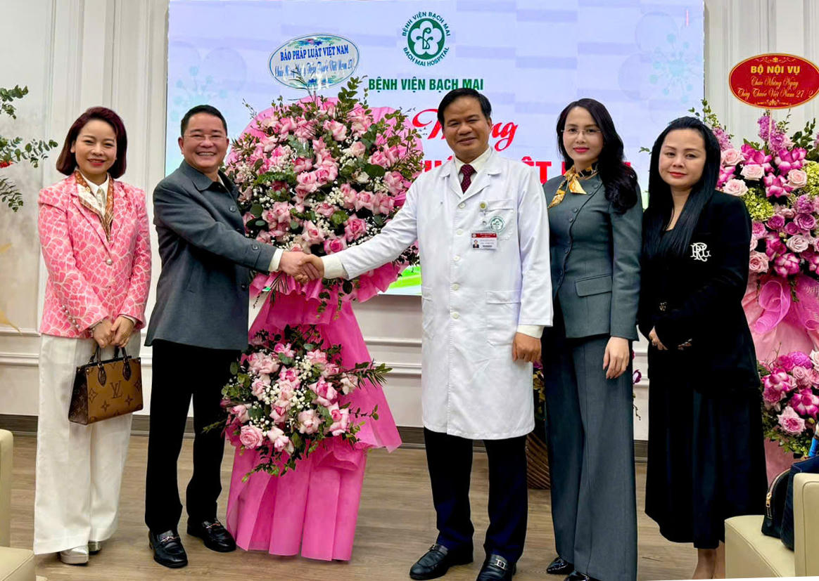 Tổng biên tập Báo Pháp luật Việt Nam chúc mừng các y, bác sĩ nhân kỷ niệm 70 năm Ngày Thầy thuốc Việt Nam