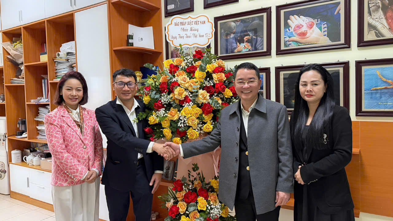 Tổng biên tập Báo Pháp luật Việt Nam chúc mừng các y, bác sĩ nhân kỷ niệm 70 năm Ngày Thầy thuốc Việt Nam