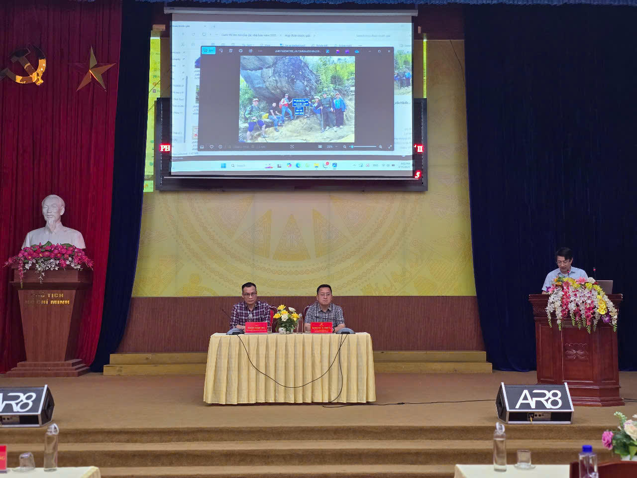 100 nhà báo đã tới Trạm Tấu chuẩn bị cho hành trình chinh phục đỉnh Tà Xùa