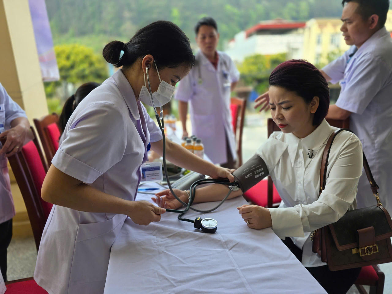 100 nhà báo đã tới Trạm Tấu chuẩn bị cho hành trình chinh phục đỉnh Tà Xùa