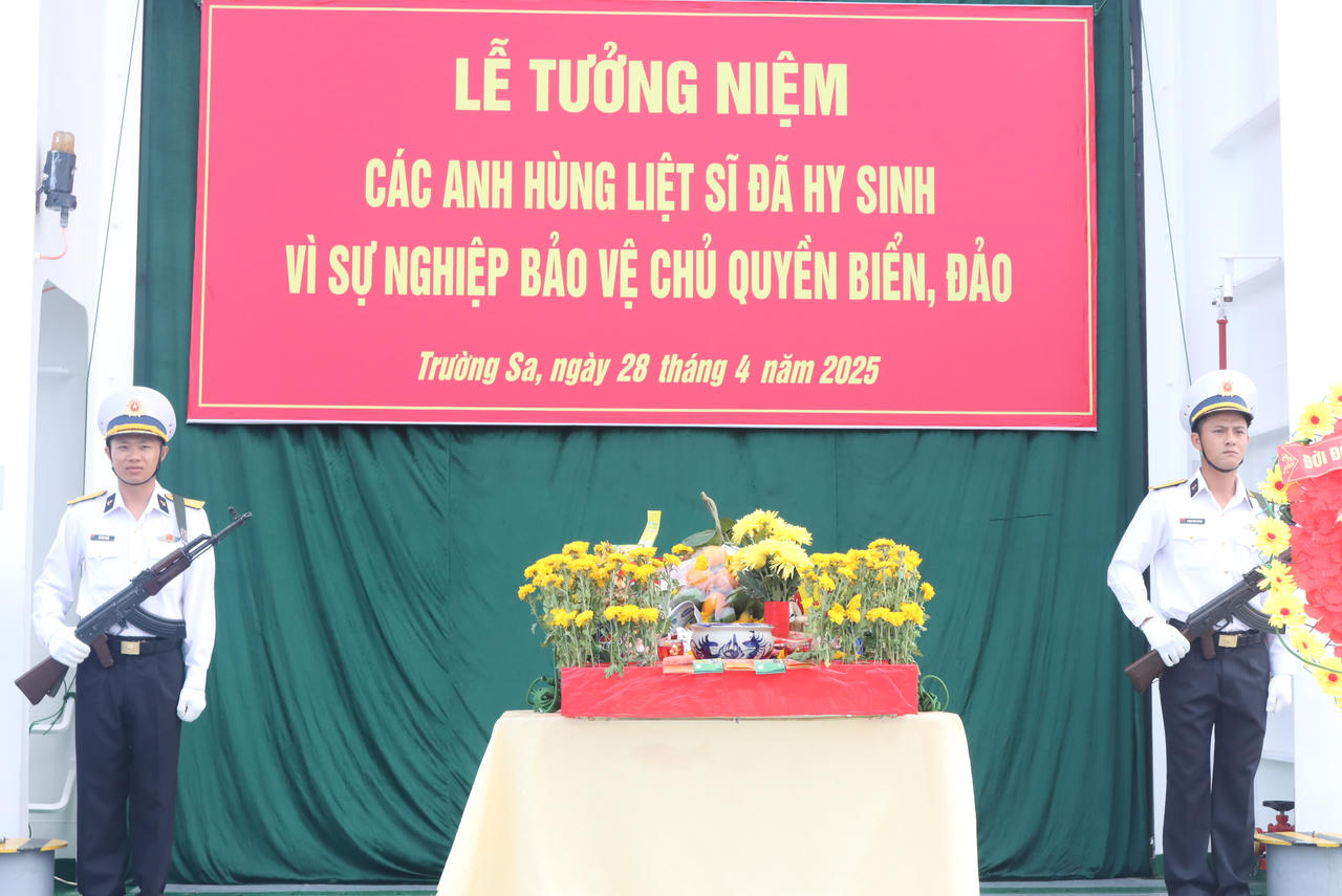 Đoàn công tác Bộ Tư pháp hoàn thành tốt đẹp chuyến thăm Trường Sa
