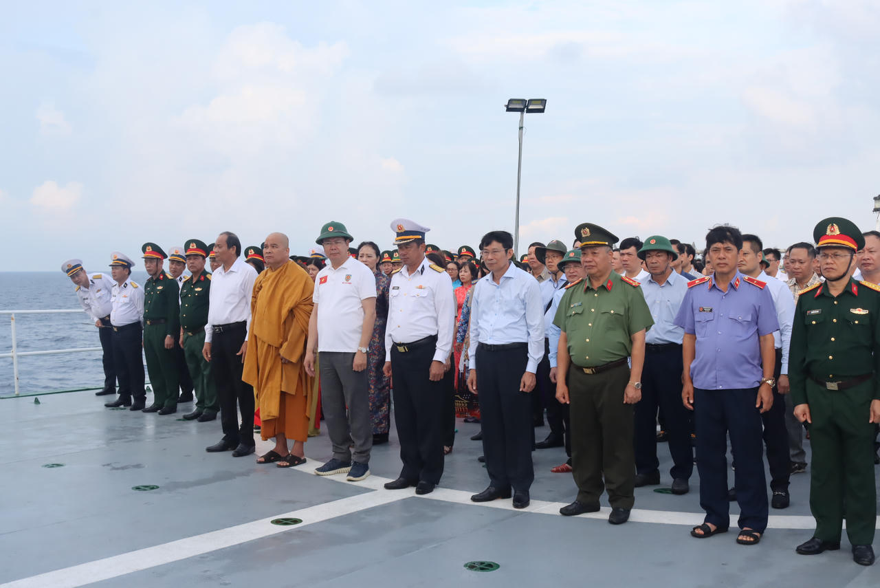 Đoàn công tác Bộ Tư pháp hoàn thành tốt đẹp chuyến thăm Trường Sa