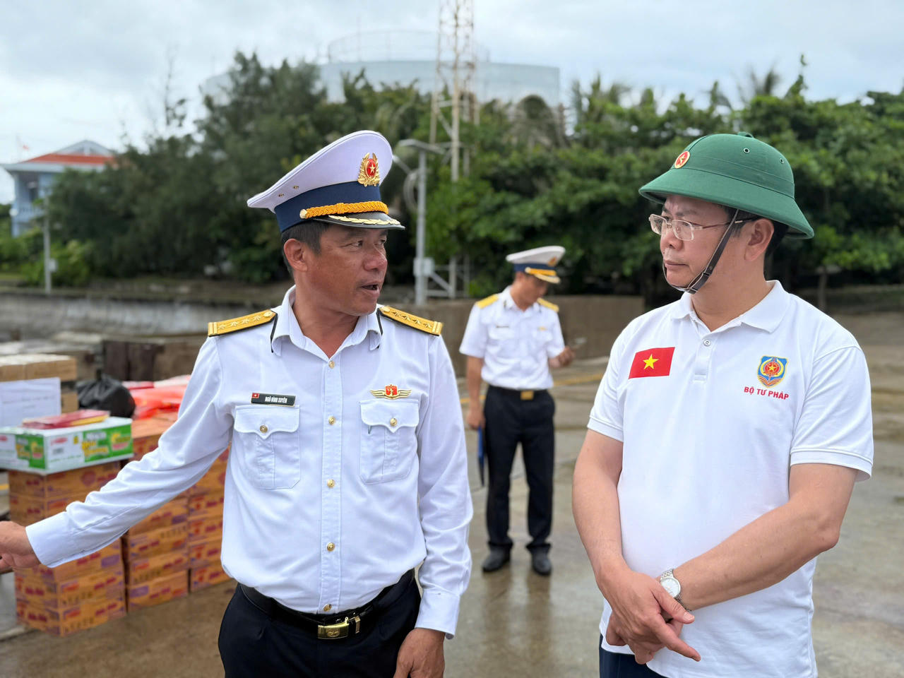 Đoàn công tác Bộ Tư pháp hoàn thành tốt đẹp chuyến thăm Trường Sa