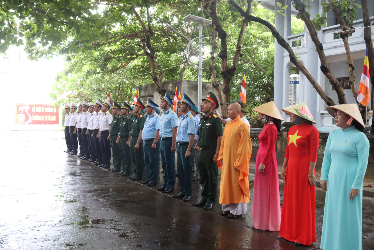 Đoàn công tác của Bộ Tư pháp tham dự Lễ kỷ niệm 50 năm Ngày Giải phóng quần đảo Trường Sa
