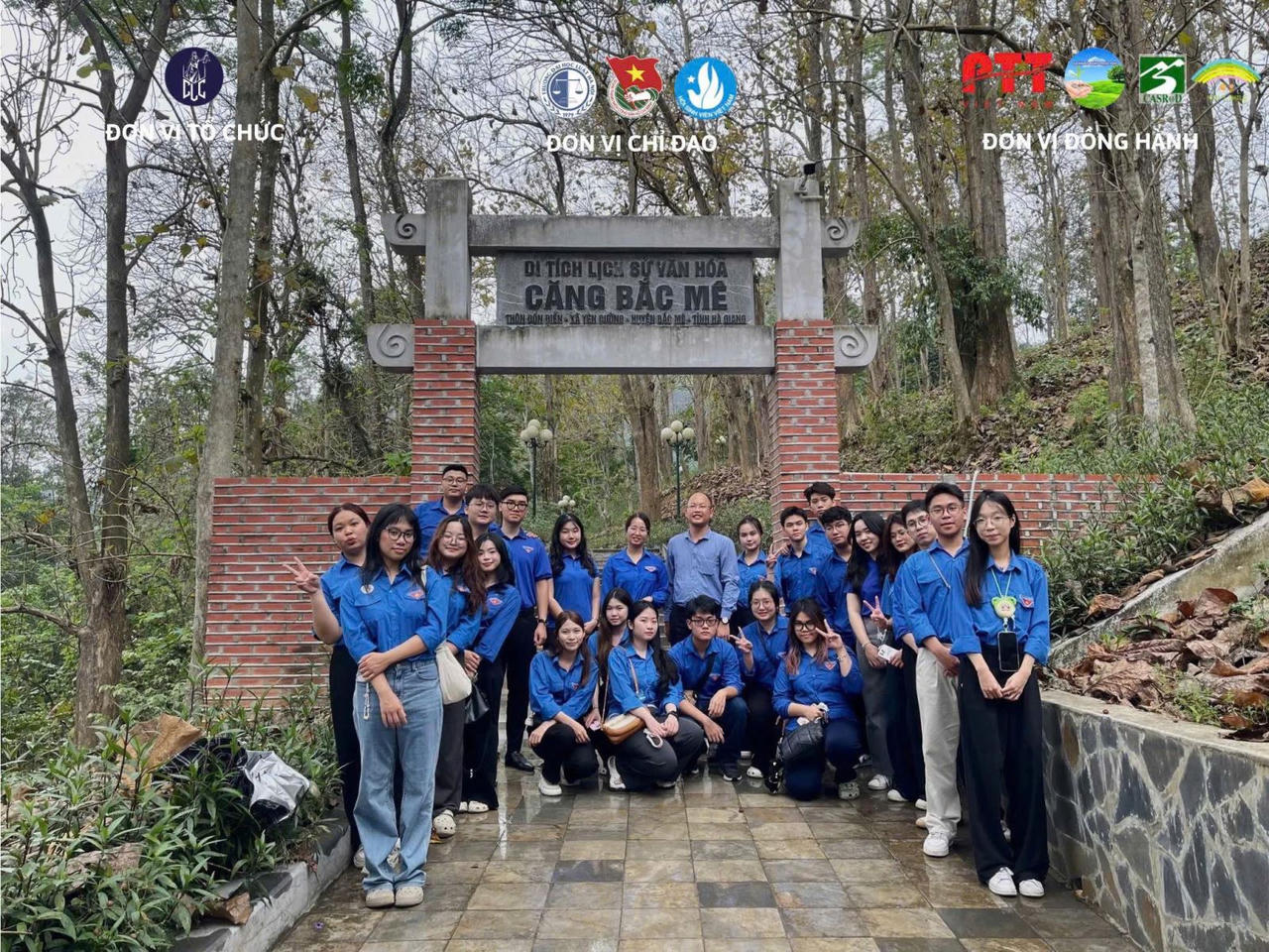 Đại học Luật Hà Nội xây cầu dân sinh, tặng tủ sách pháp luật cho bà con vùng cao