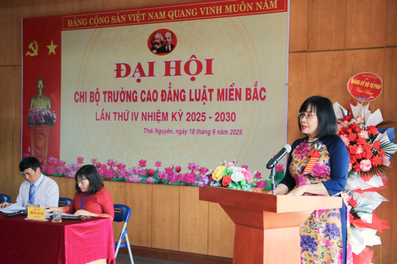 Đại hội Chi bộ Trường Cao đẳng Luật Miền Bắc thành công tốt đẹp