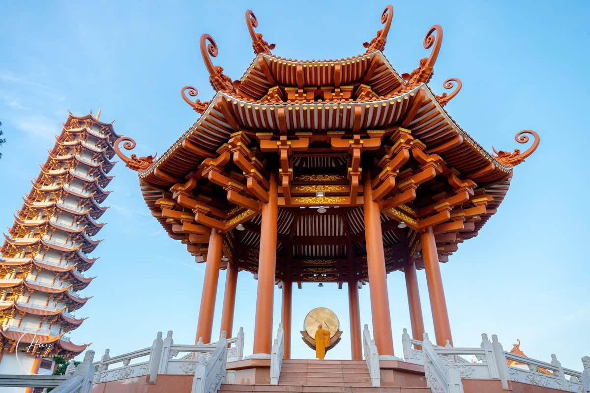 Hơn 18.000 ngôi chùa khắp cả nước đồng loạt ngân vang tiếng chuông cầu nguyện quốc thái dân an