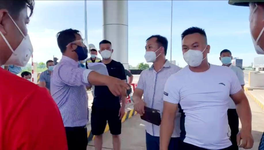 Trạm thu phí BOT Quảng Ngãi (VEC) thu phí Đoàn xe tỉnh Bắc Giang chở hàng cứu trợ cho TP Hồ Chí Minh