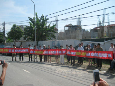 “Housing Group: Tiền mua nhà của chúng tôi đang ở đâu“?