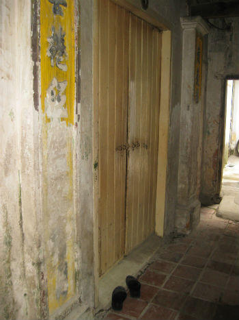 Ngang nhiên lấn chiếm khuôn viên di tích làm nhà ở