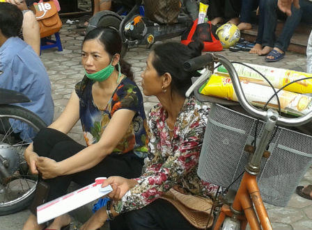 “Vật vờ” ngóng con thi Đại học