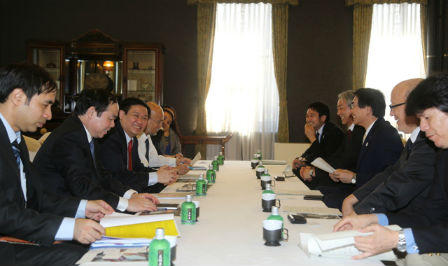 Trưởng Ban Kinh tế Trung ương thảo luận về học thuyết Abenomics