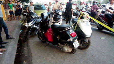 Không đội mũ bảo hiểm còn rút súng bắn trả 141 