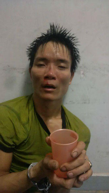 Không đội mũ bảo hiểm còn rút súng bắn trả 141 