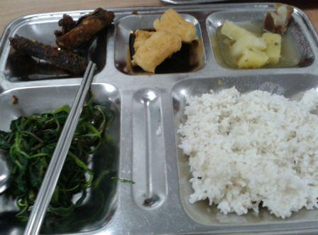 Ở “khu ổ chuột”, ăn “siêu đạm bạc” công nhân bám trụ KCN để mưu sinh