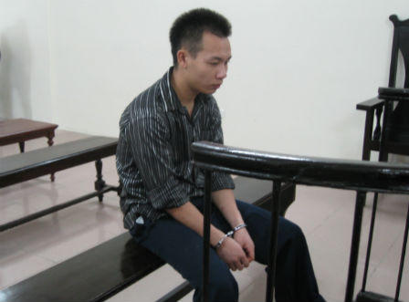 Cưỡng hiếp em gái của bạn, tù 9 năm