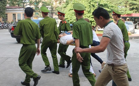 Bầu Kiên bị cách ly trong phần thẩm vấn chiều 28/11