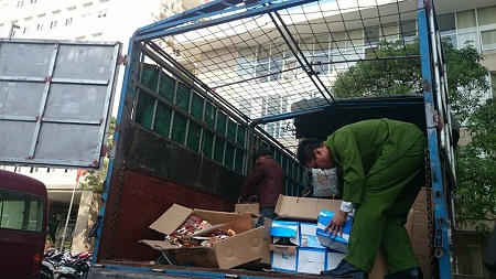 Bắt 9 xe ô tô chở 40 tấn hàng hóa không rõ nguồn gốc