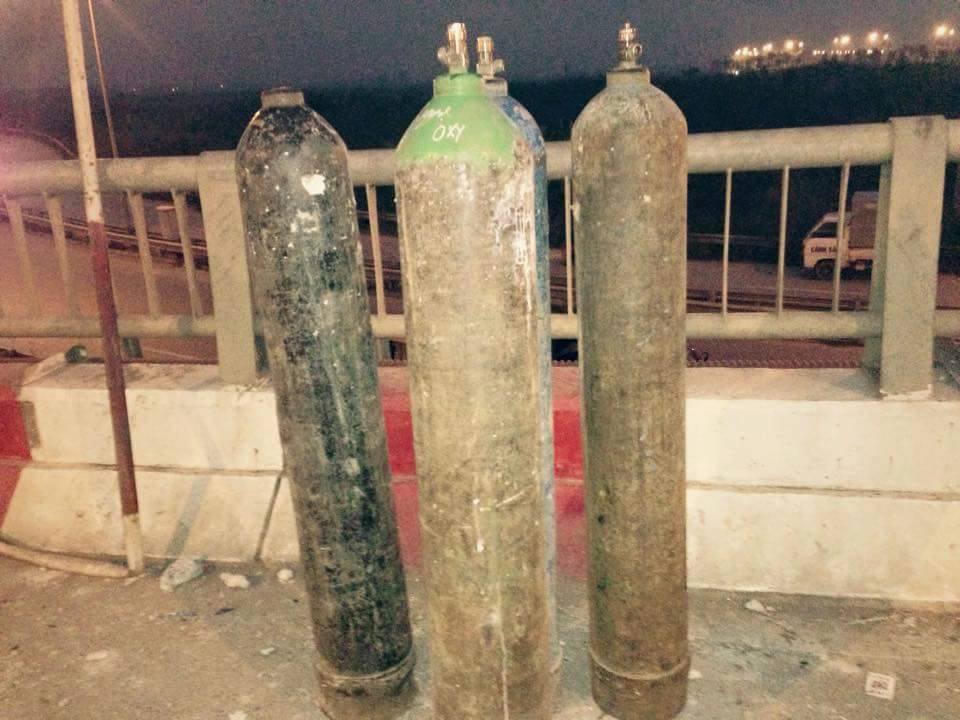 Ô tô đâm xe máy, một người nguy kịch