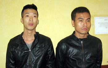 Bắt hai đối tượng đòi nợ bằng “bom bẩn“