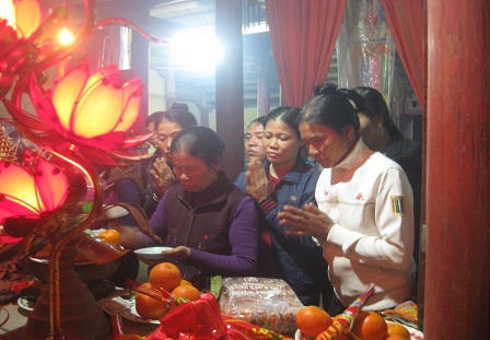 Bắc Ninh: Người dân bỏ tục “hái lộc”, đến chùa lễ phật cầu may