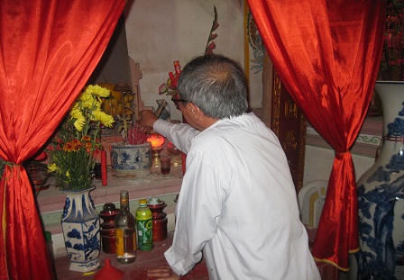 Bắc Ninh: Người dân bỏ tục “hái lộc”, đến chùa lễ phật cầu may