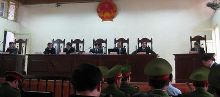  Tiếp tục hoãn phiên tòa xử sát thủ  Lý Nguyễn Chung