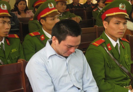  Tiếp tục hoãn phiên tòa xử sát thủ  Lý Nguyễn Chung