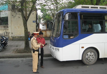 Cận cảnh CSGT Hà Nội xử lý vi phạm qua Camera