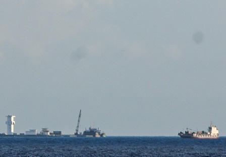 Cận cảnh Trung Quốc dựng "thành phố nổi" trên bãi Gạc Ma