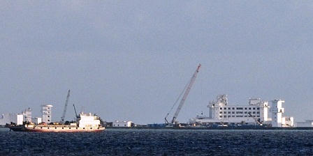 Cận cảnh Trung Quốc dựng "thành phố nổi" trên bãi Gạc Ma