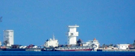 Cận cảnh Trung Quốc dựng "thành phố nổi" trên bãi Gạc Ma