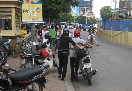 Sỹ tử tạm biệt Thủ đô, háo hức về lại quê nhà