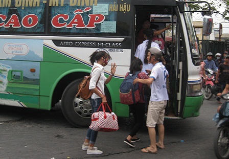 Sỹ tử tạm biệt Thủ đô, háo hức về lại quê nhà