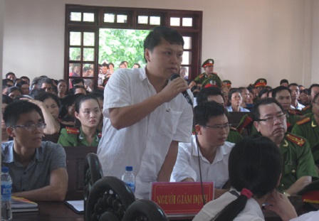 Phía nạn nhân xin giảm án cho 2 bị cáo vụ “quan tài diễu phố”